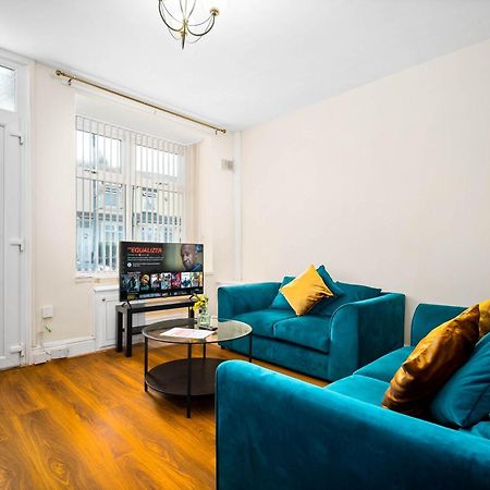 3 Bed House For Contractors & Families And Free Parking Villa Birmingham Bagian luar foto