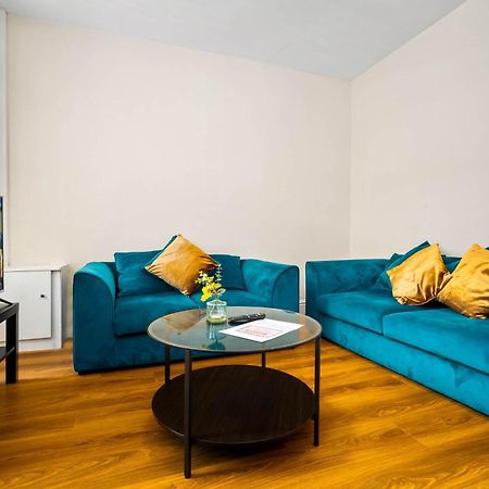 3 Bed House For Contractors & Families And Free Parking Villa Birmingham Bagian luar foto