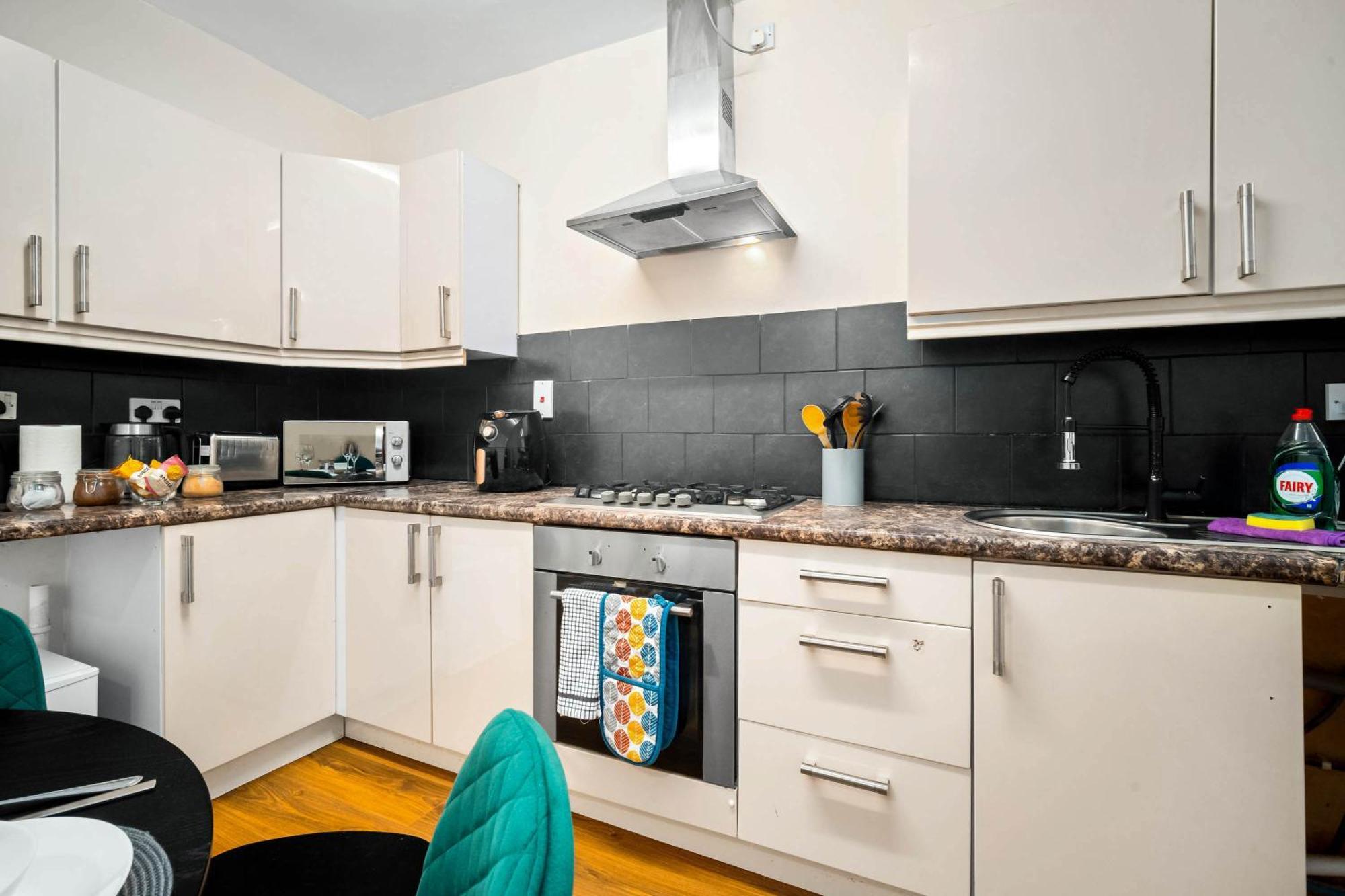 3 Bed House For Contractors & Families And Free Parking Villa Birmingham Bagian luar foto