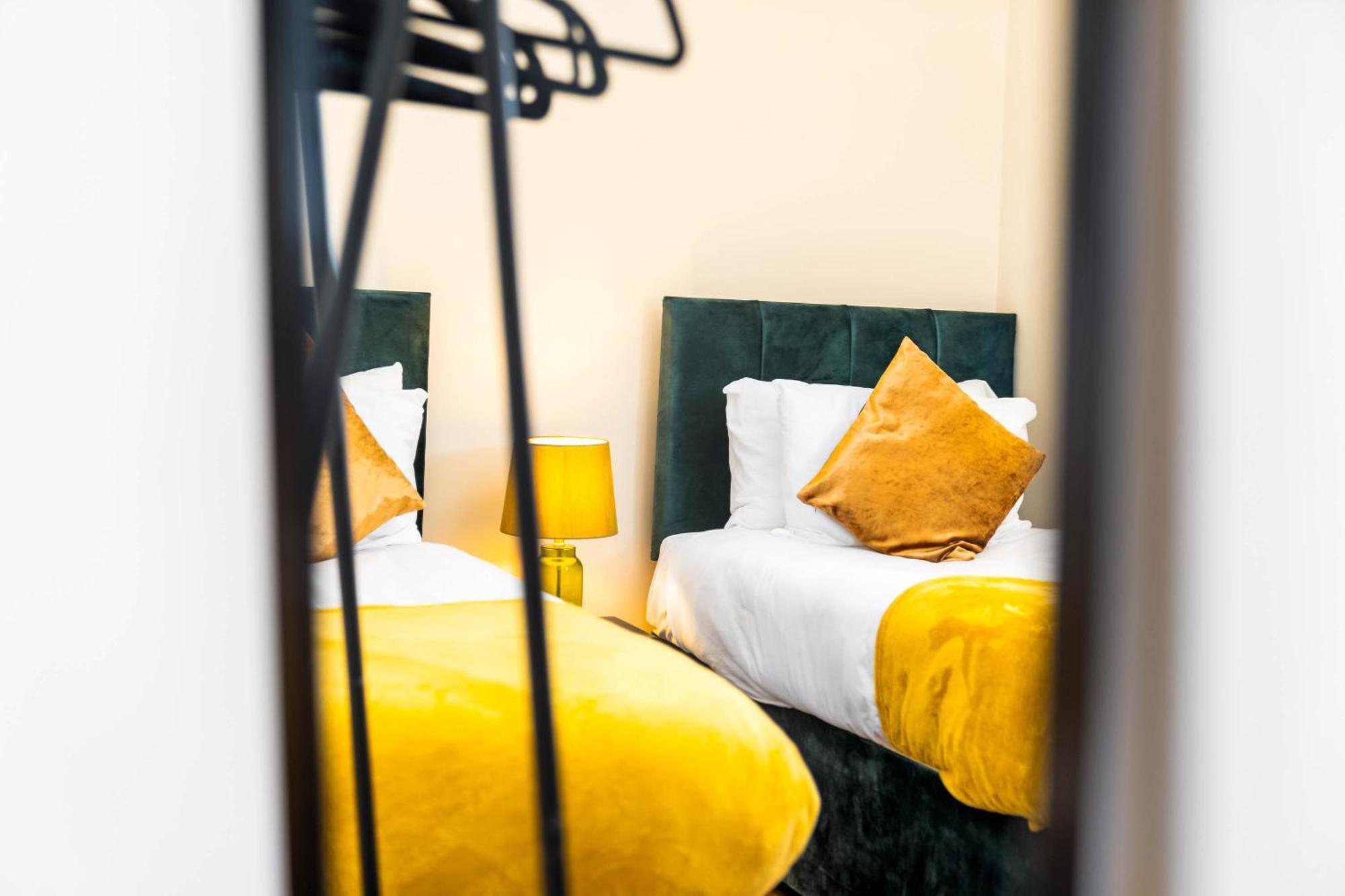 3 Bed House For Contractors & Families And Free Parking Villa Birmingham Bagian luar foto