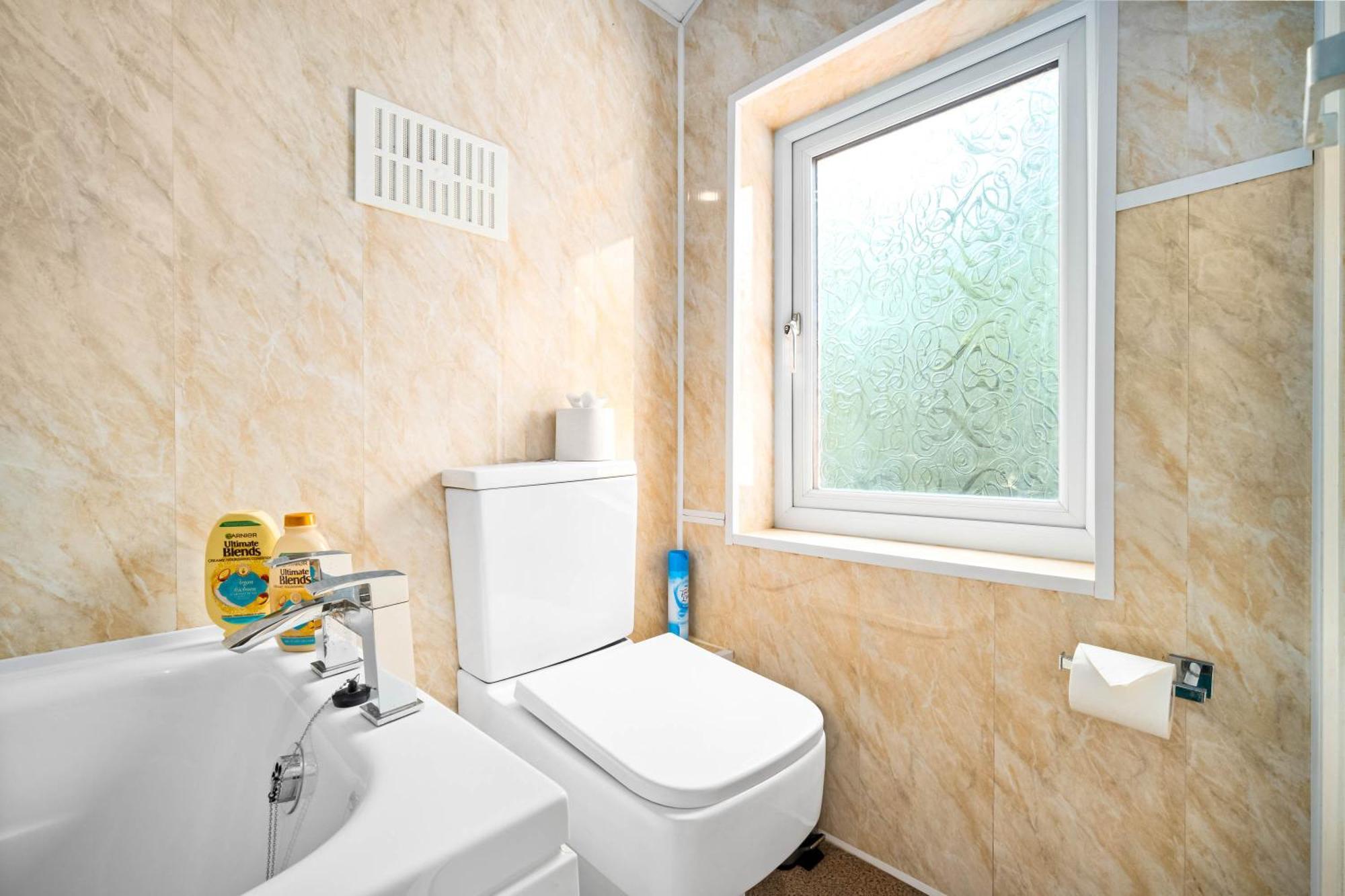 3 Bed House For Contractors & Families And Free Parking Villa Birmingham Bagian luar foto