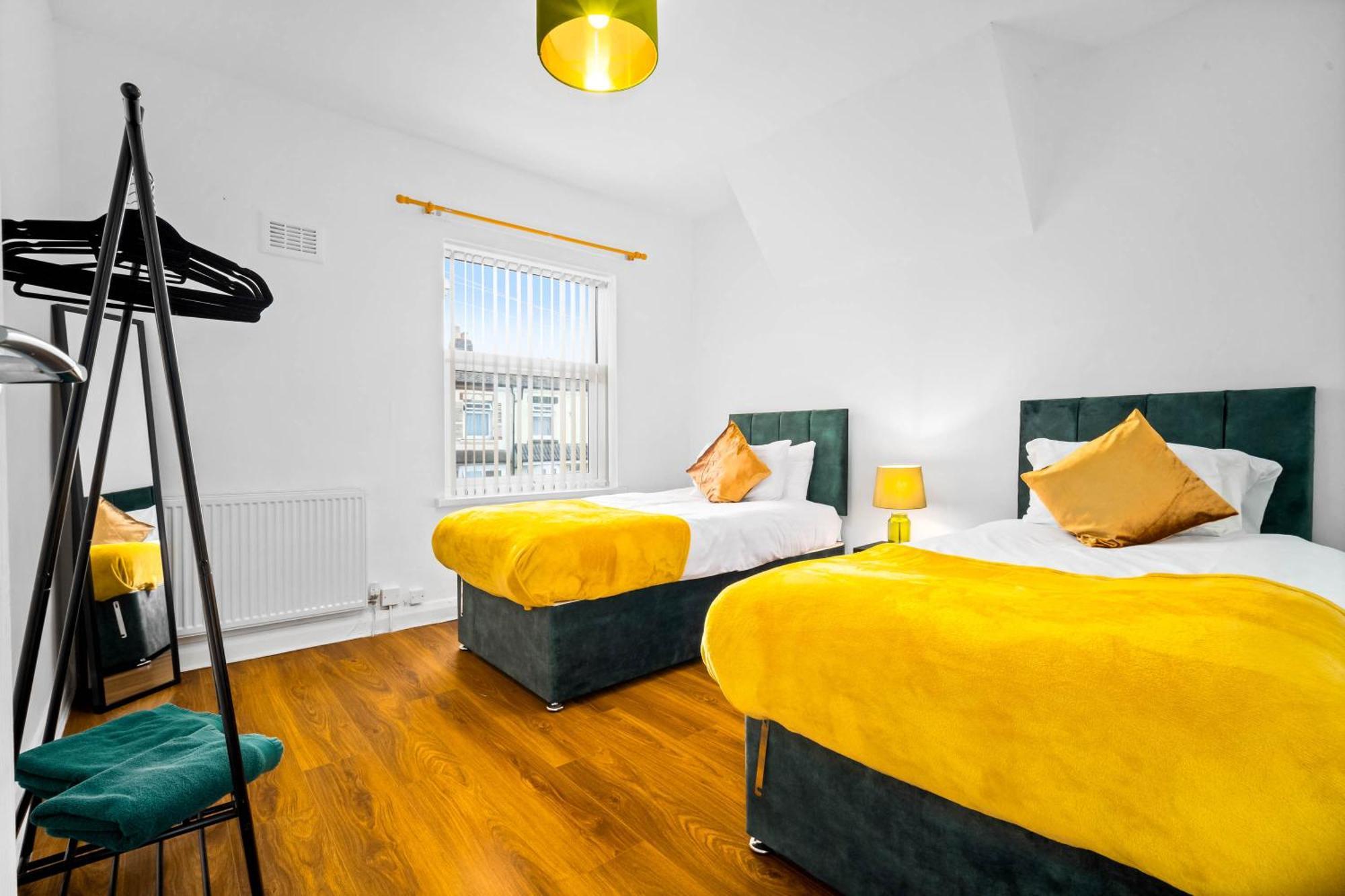 3 Bed House For Contractors & Families And Free Parking Villa Birmingham Bagian luar foto