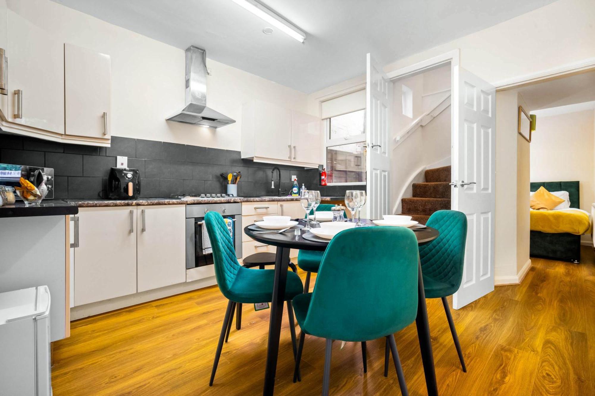 3 Bed House For Contractors & Families And Free Parking Villa Birmingham Bagian luar foto
