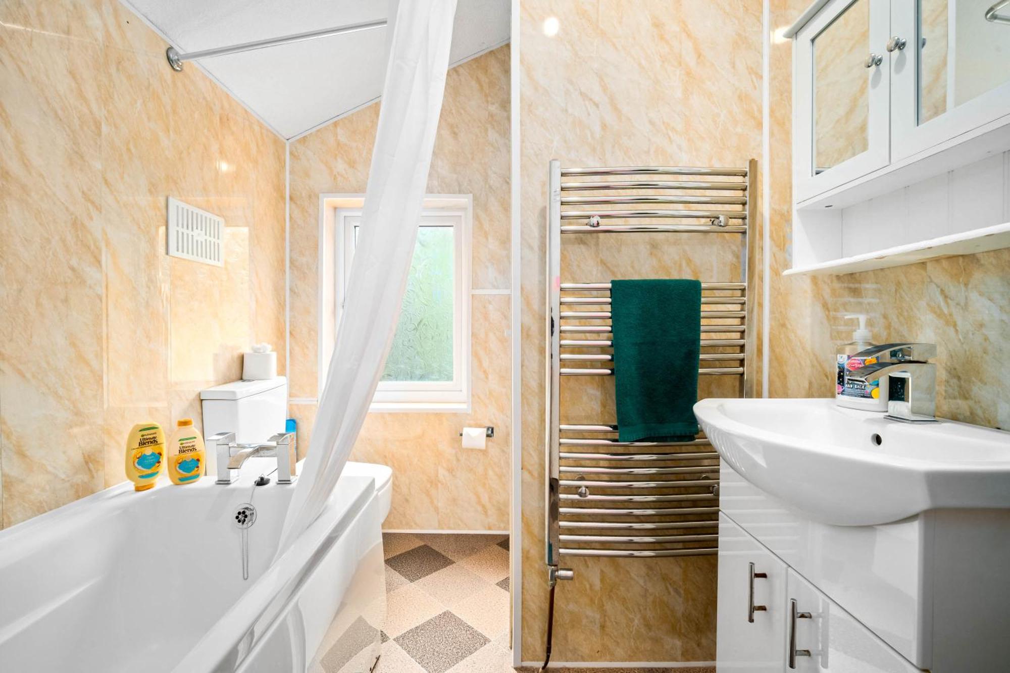 3 Bed House For Contractors & Families And Free Parking Villa Birmingham Bagian luar foto